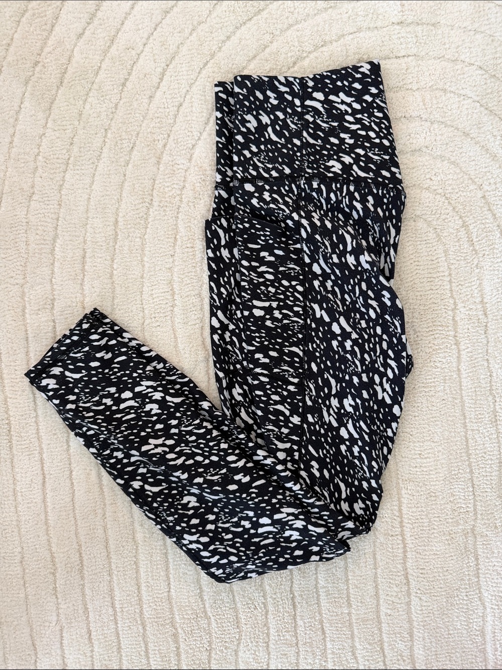 Athleta TALL Salutation Stash 7/8 leggings